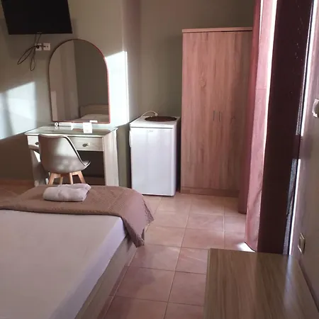 Isidora Hotel 2*